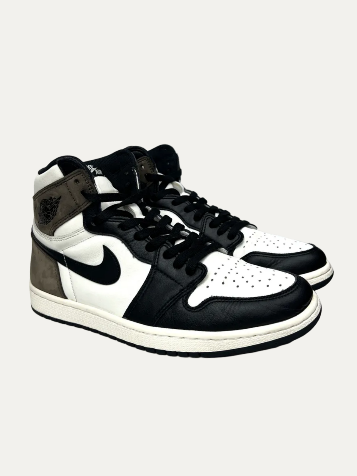 Air Jordan 1 Retro High OG 'Dark Mocha' 555088-105 Size 11 Pre-Owned